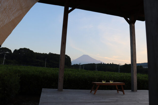 Here at ‘Chanoma’ (Space for Tea) in Fuji city, Shizuoka one may experience the mysterious atmosphere of a tea garden.